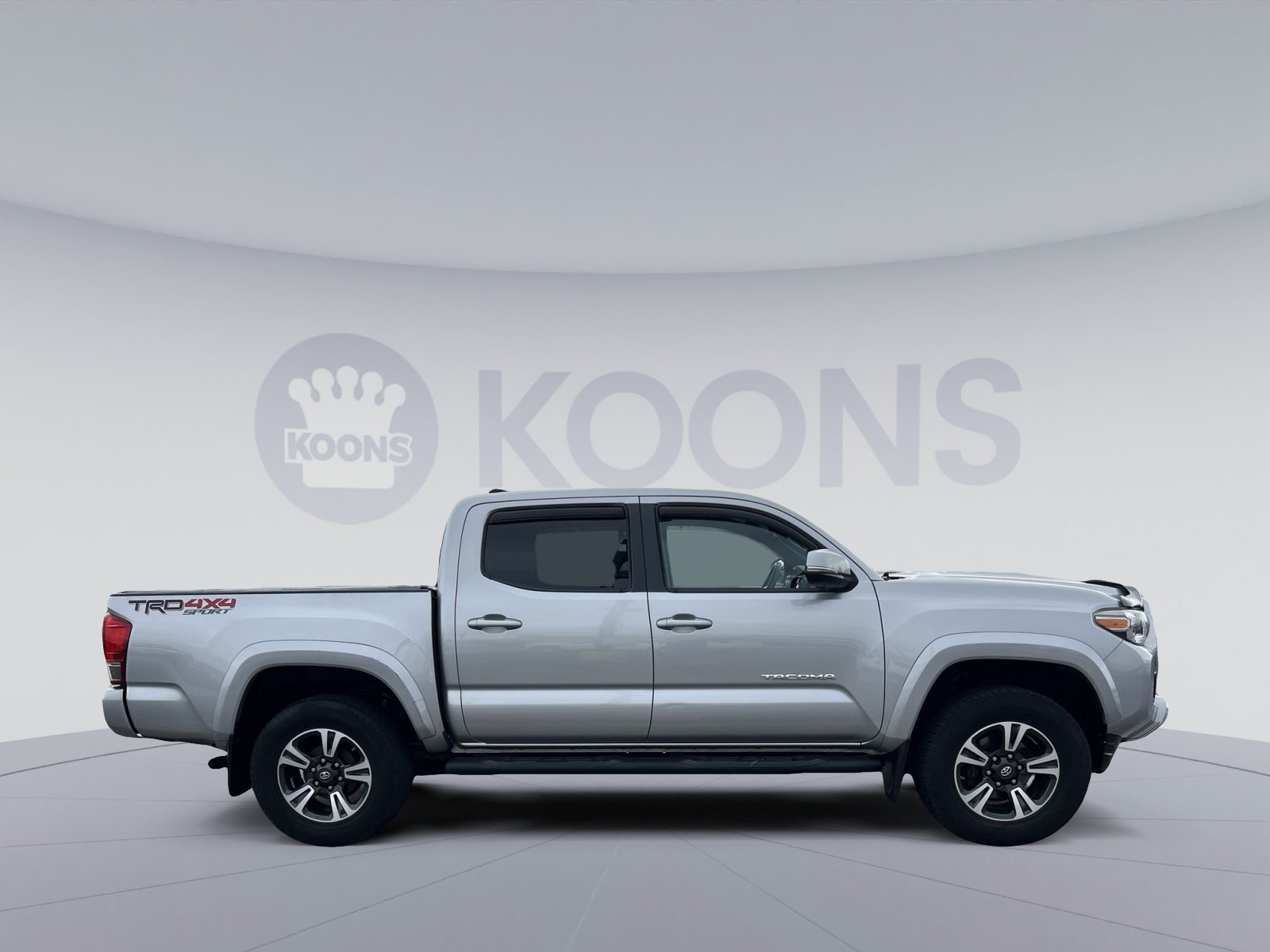 Used 2016 Toyota Tacoma TRD Sport w/ Towing Package AWD/4WD image 8