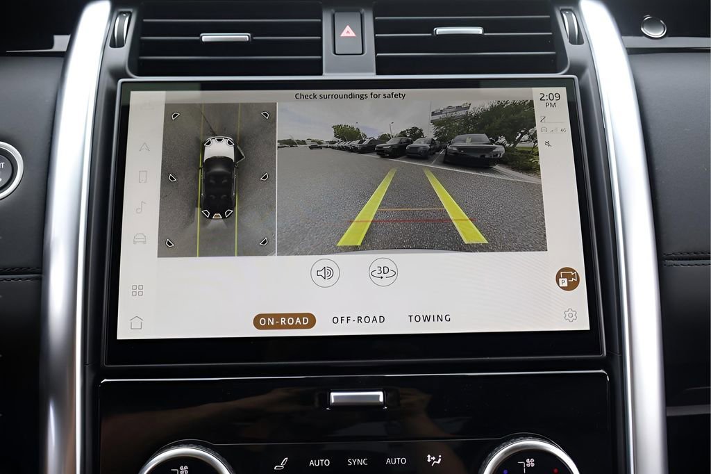 Used 2025 Land Rover Discovery S image 24