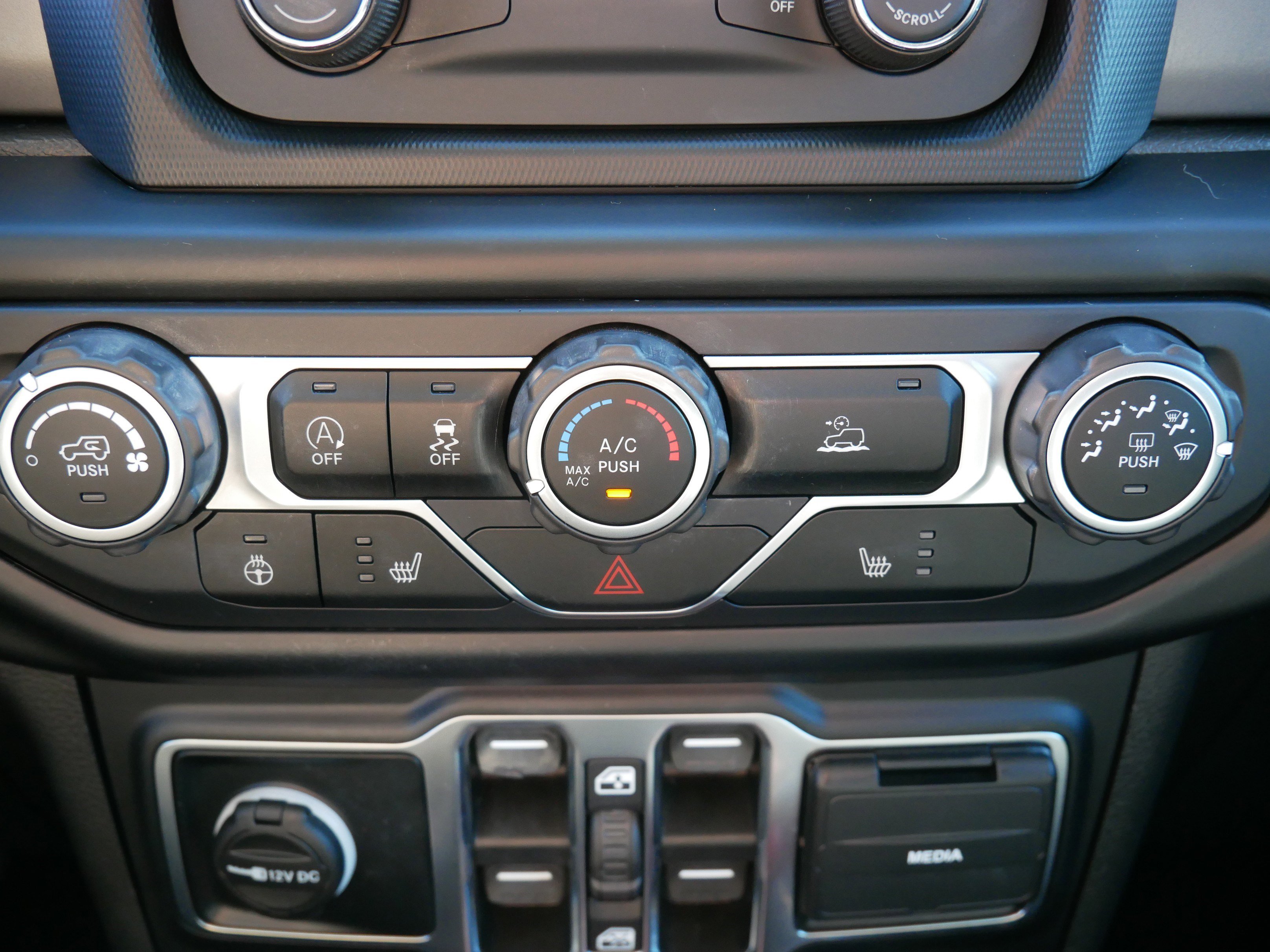 Used 2021 Jeep Gladiator Willys image 22