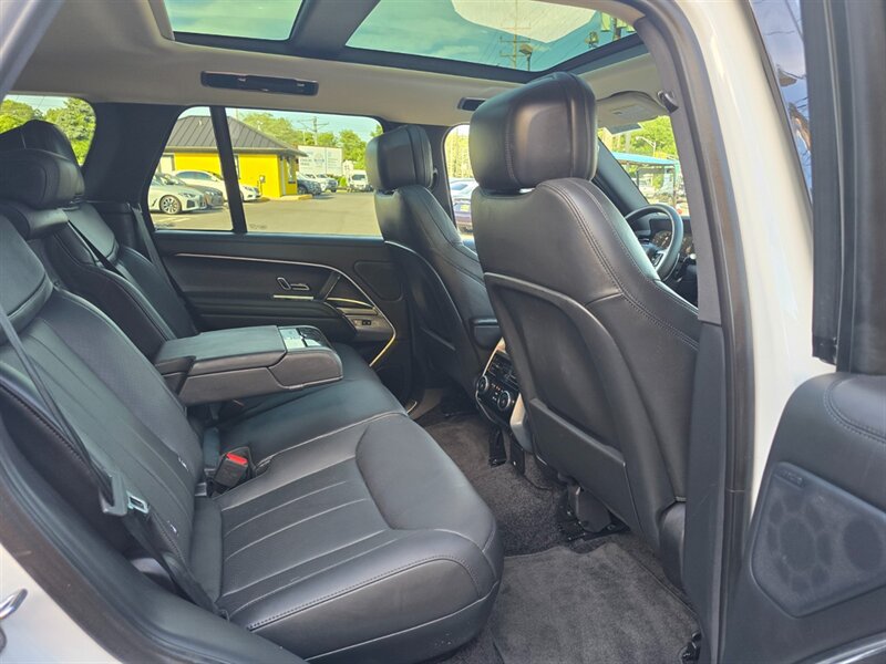 Used 2024 Land Rover Range Rover SE AWD/4WD image 18