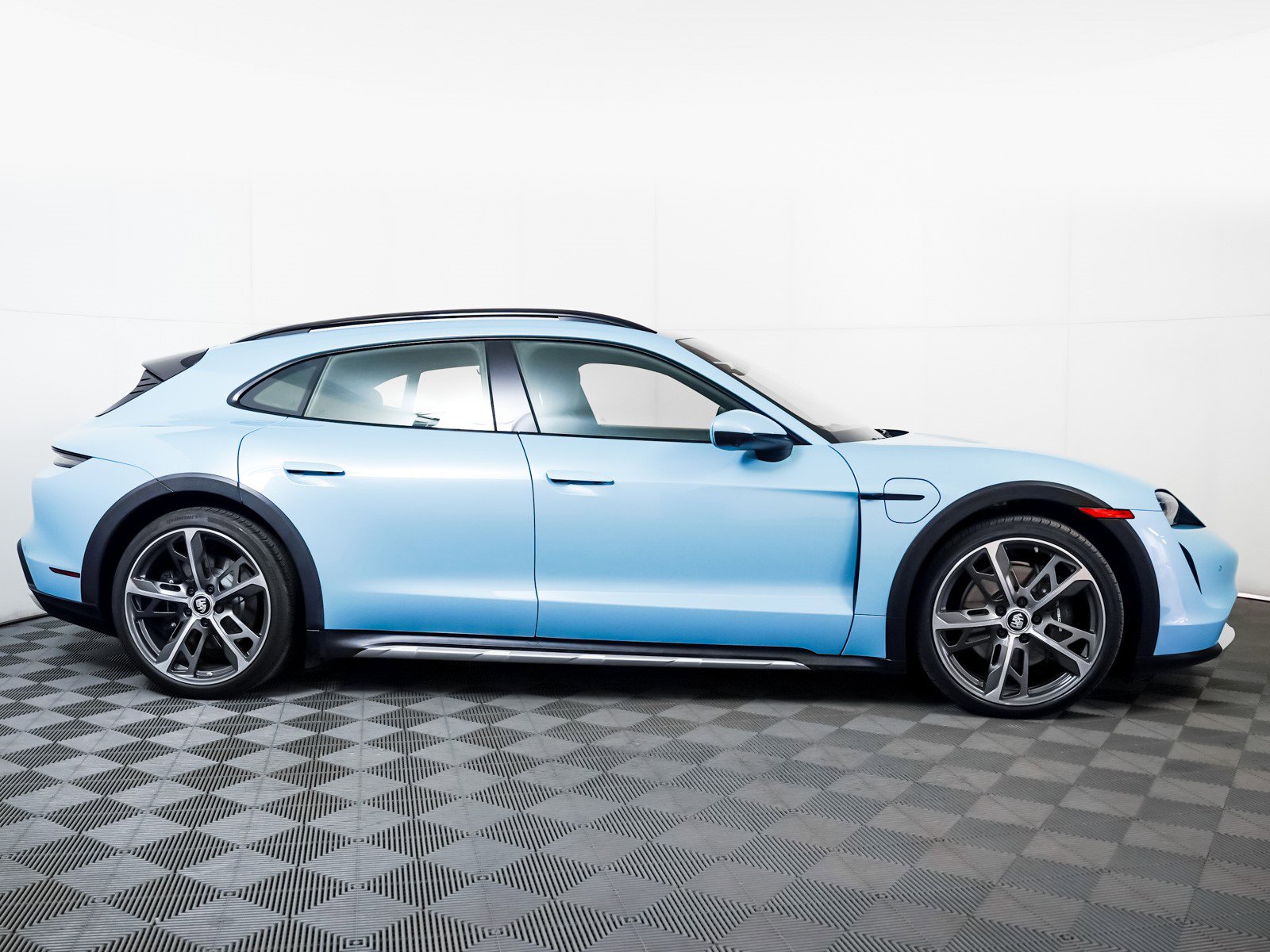 Used 2024 Porsche Taycan 4 Cross Turismo image 9