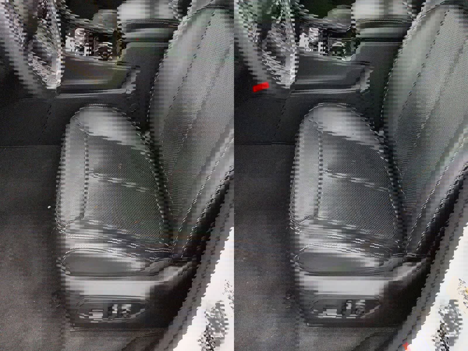 Certified 2021 Jeep Grand Cherokee L Limited w/ Luxury Tech Group II image 11