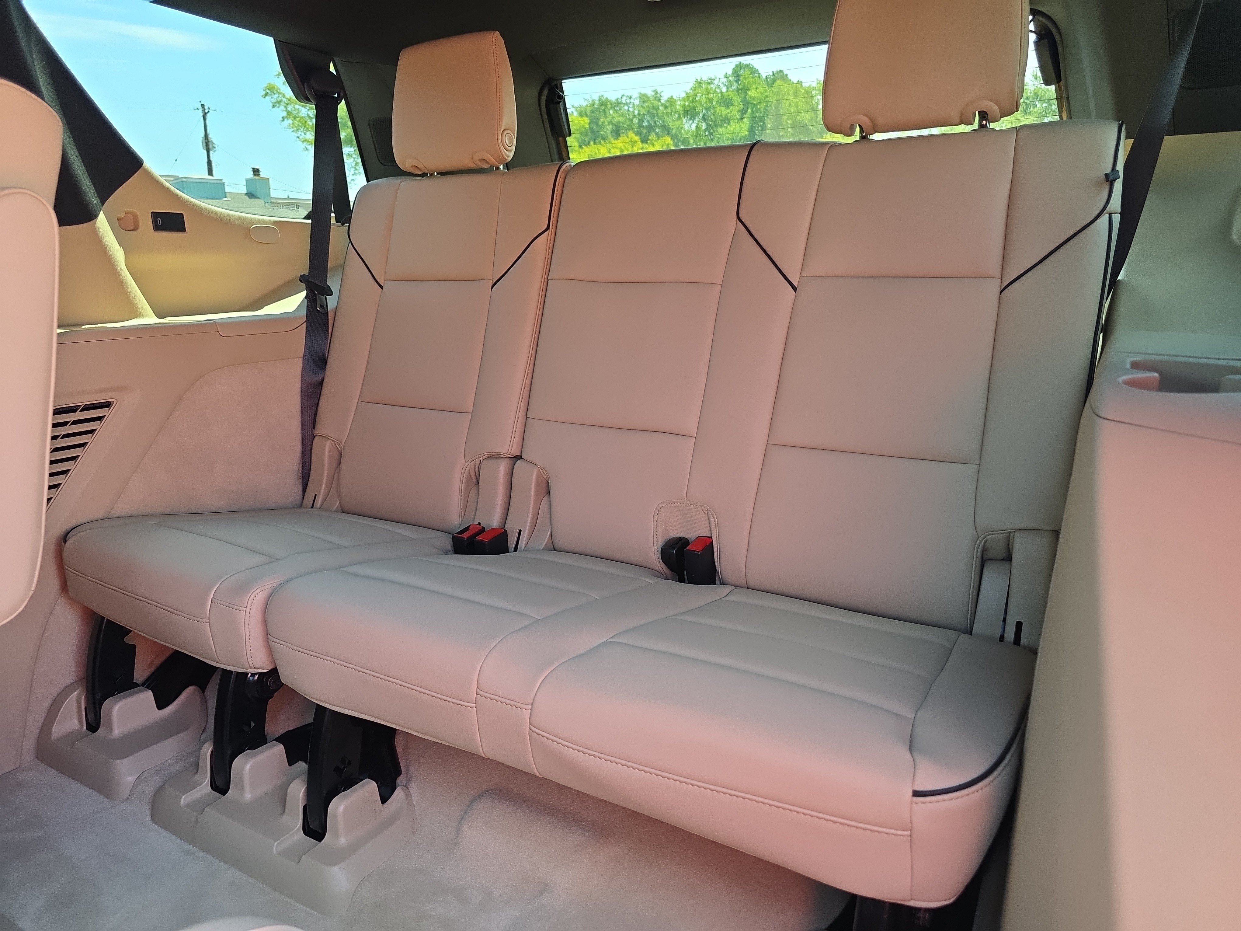 Used 2023 Cadillac Escalade Premium Luxury AWD/4WD image 12