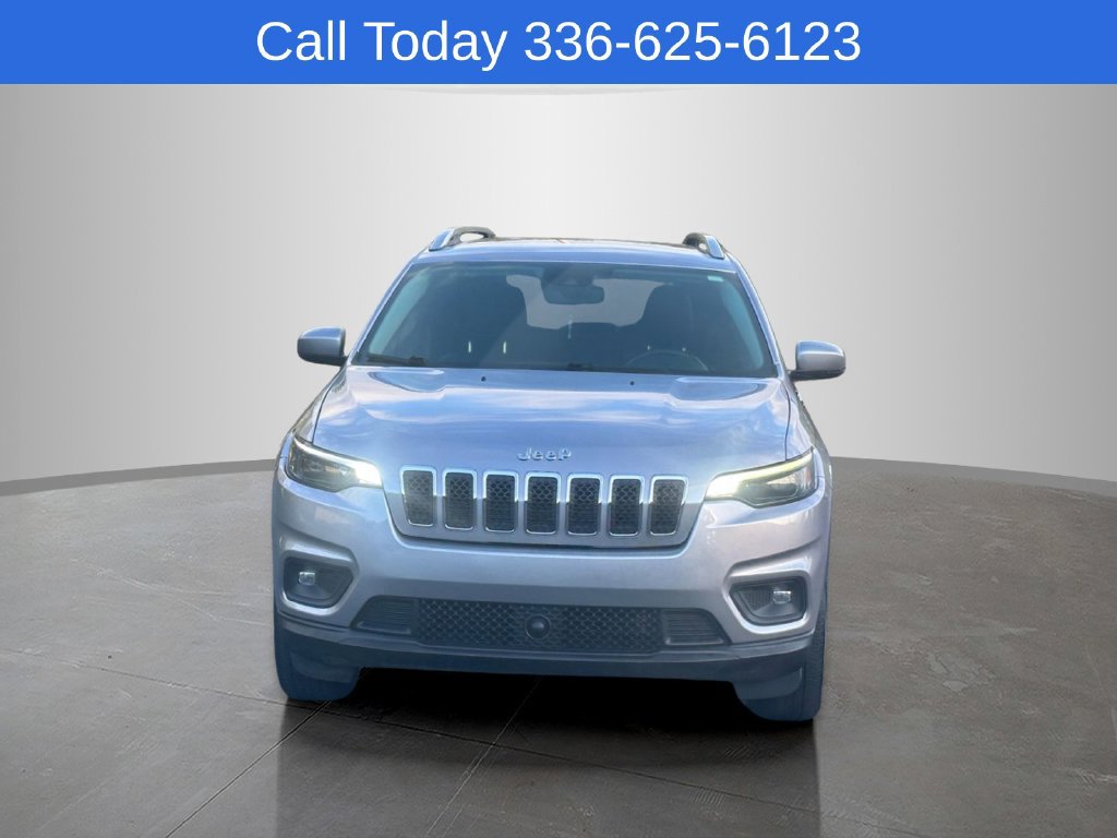 Used 2021 Jeep Cherokee Latitude Plus AWD/4WD image 2