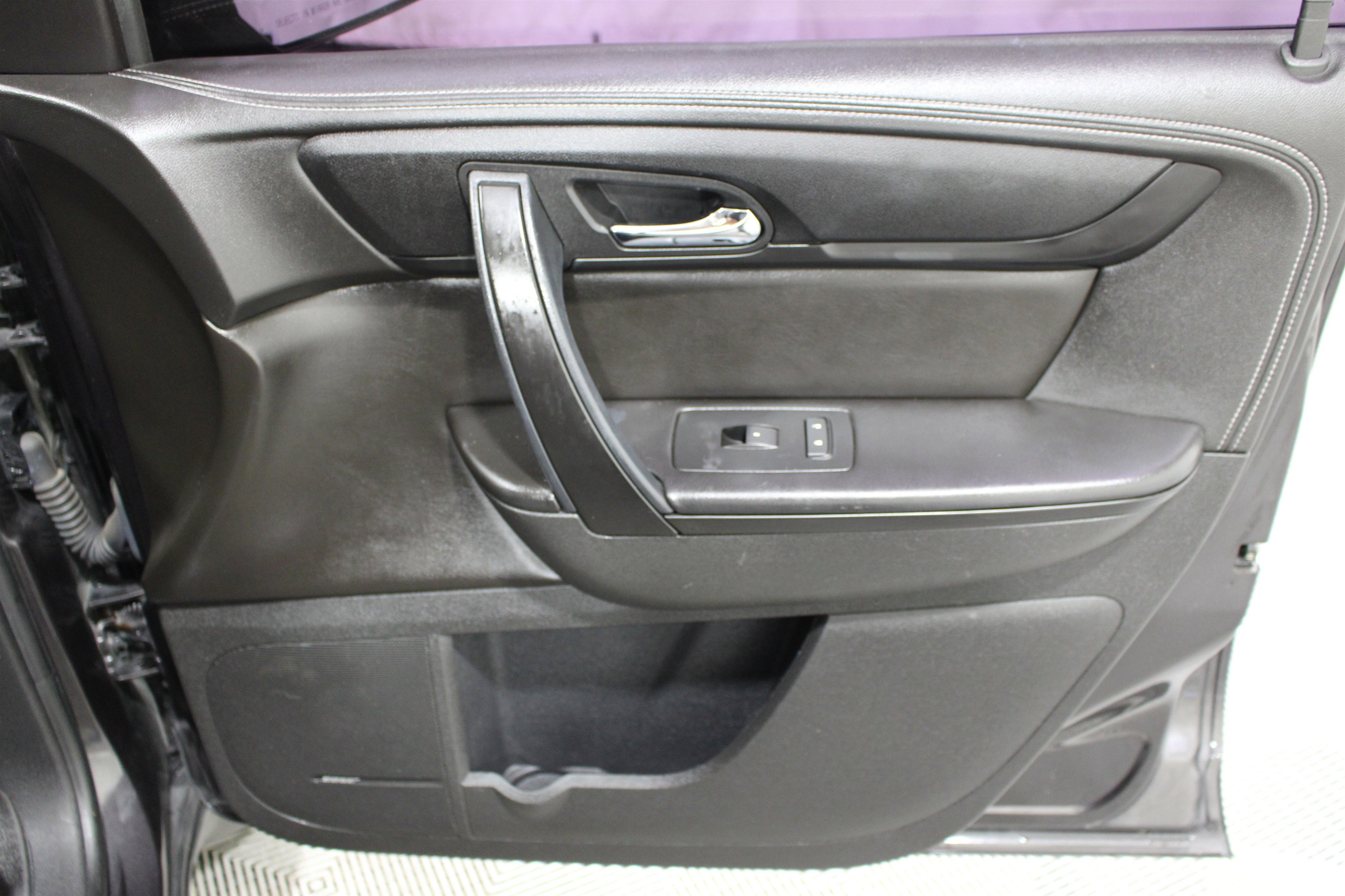 Used 2017 Chevrolet Traverse LT FWD image 24