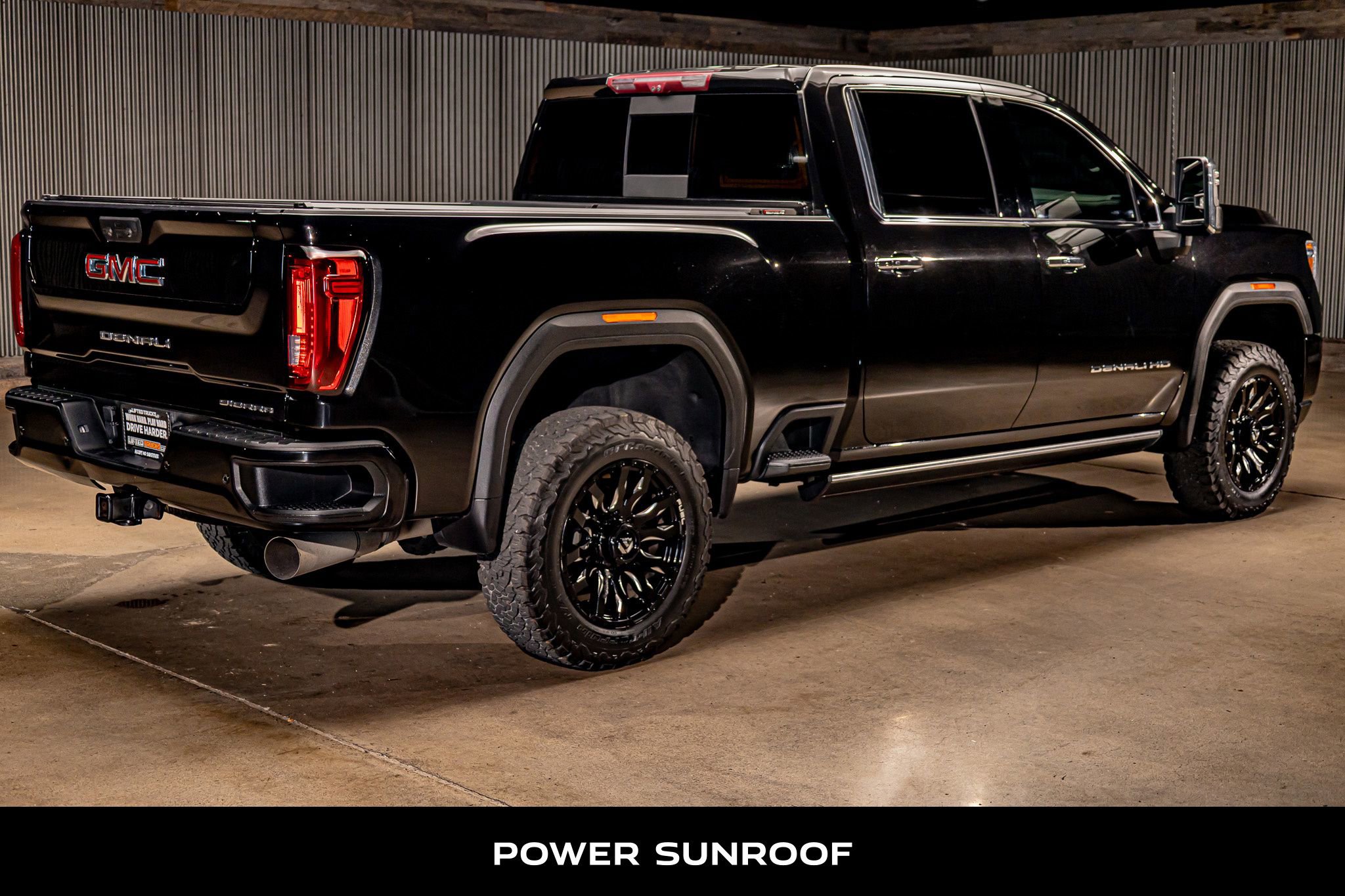 Used 2022 GMC Sierra 2500 Denali w/ Denali Black Diamond Edition image 9