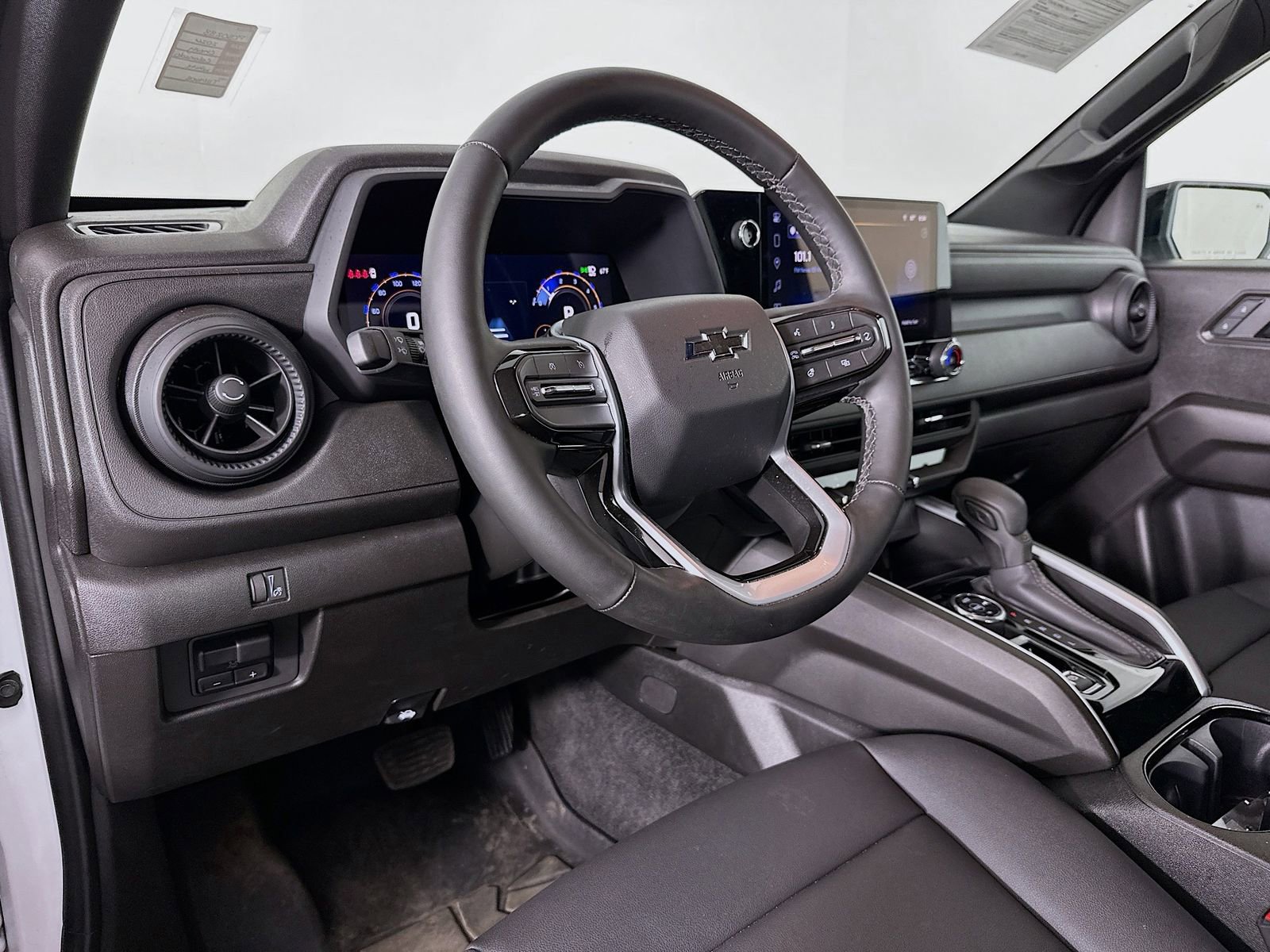 Used 2026 Chevrolet Colorado Trail Boss AWD/4WD image 12
