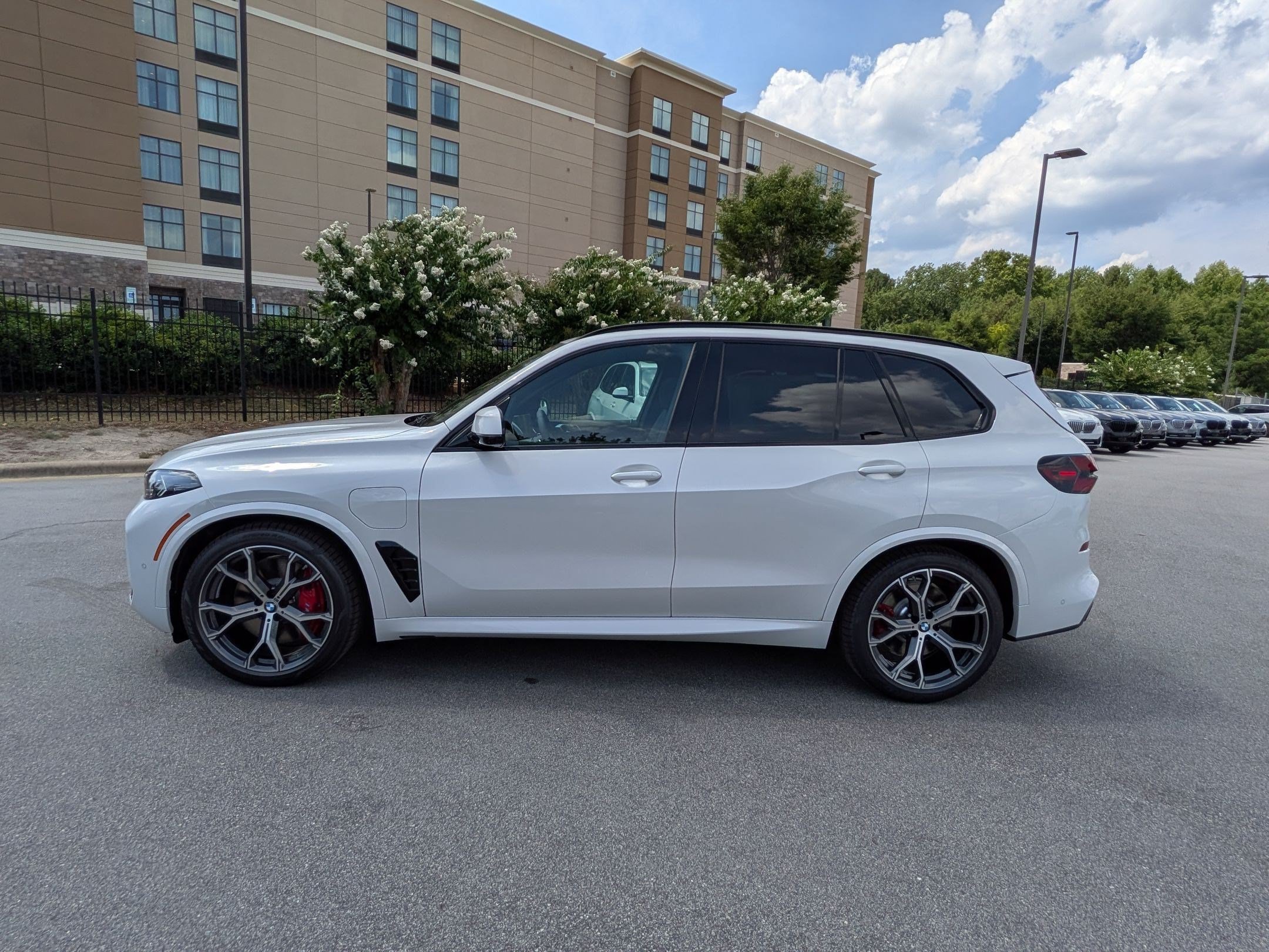 New 2026 BMW X5 xDrive50e w/ M Sport Package AWD/4WD image 6