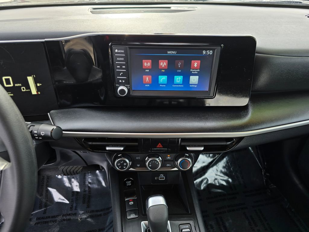 Used 2025 Nissan Kicks S image 21