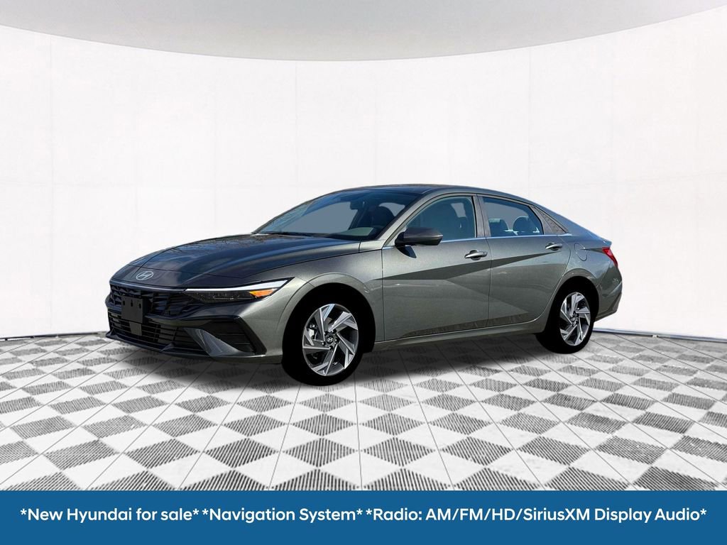 Used 2025 Hyundai Elantra SEL image 2