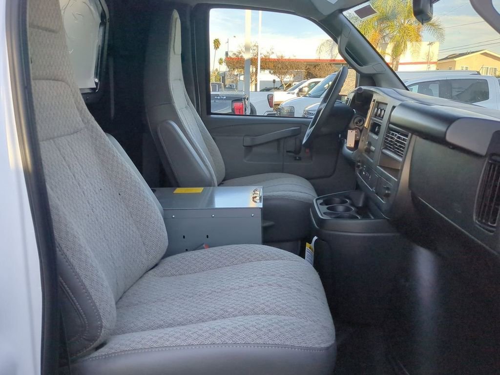 New 2025 GMC Savana 2500 w/ Driver Convenience Package image 25