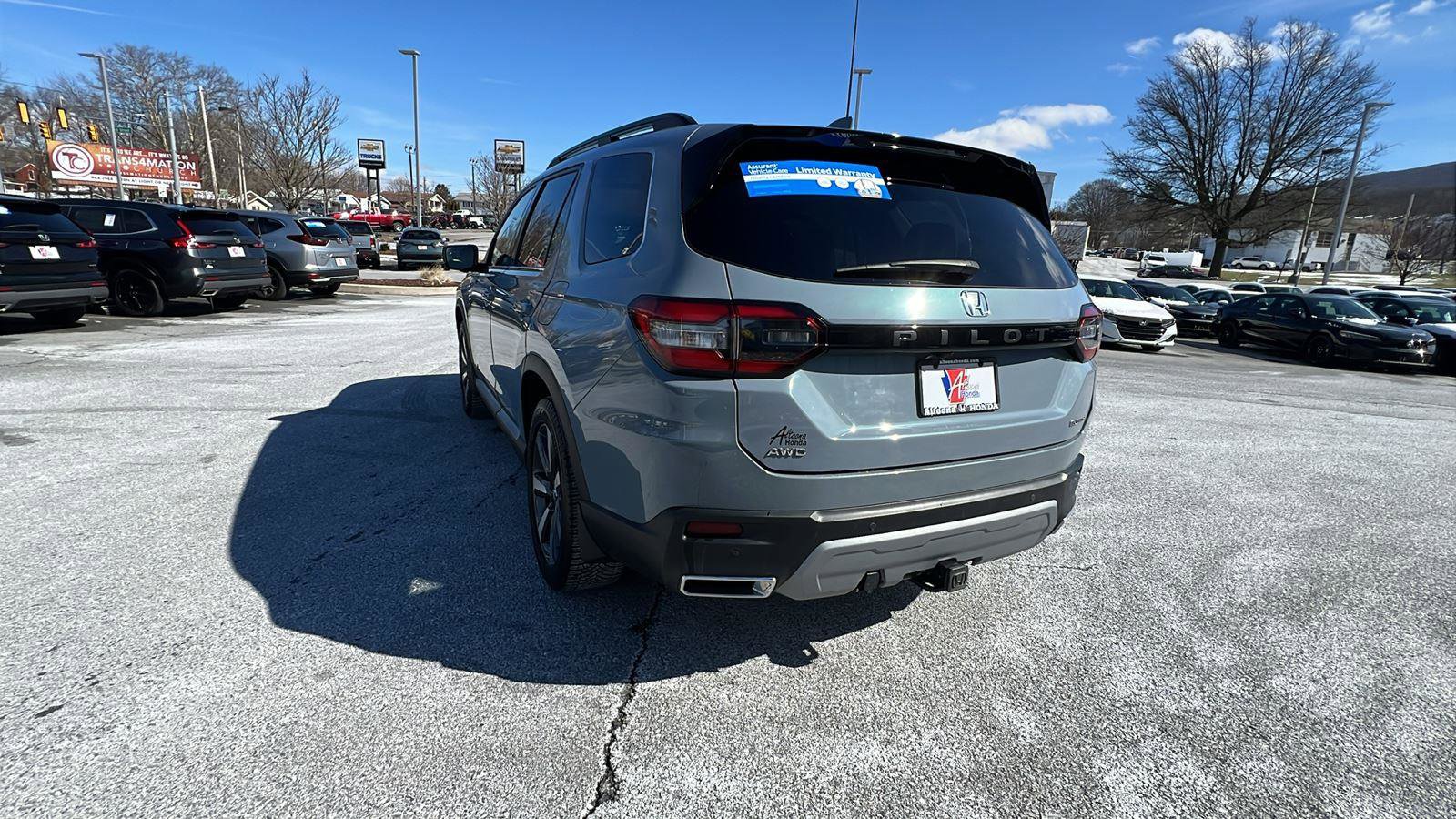Used 2023 Honda Pilot Touring image 6