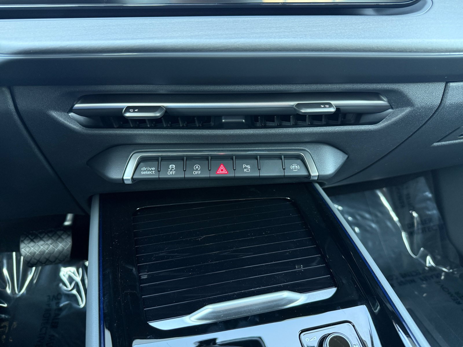 New 2026 Audi Q3 quattro 2.0T AWD/4WD image 13