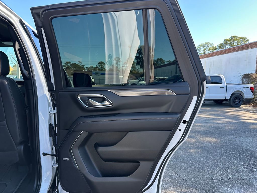 Used 2024 GMC Yukon AT4 w/ AT4 Premium Package image 32