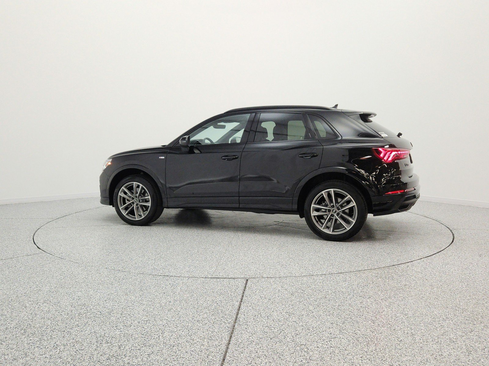 Used 2025 Audi Q3 2.0T Premium w/ Convenience Package AWD/4WD image 8