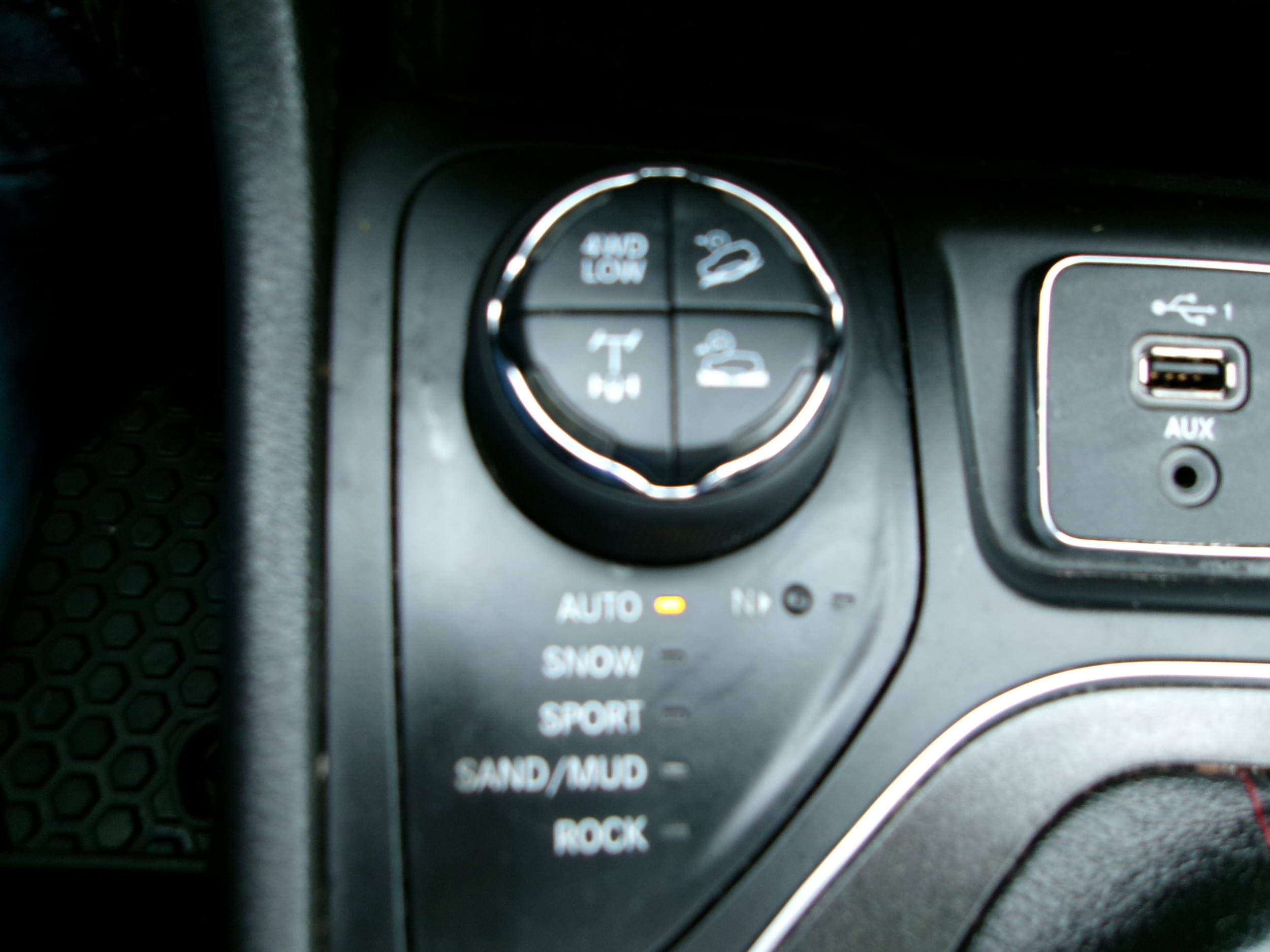 Used 2019 Jeep Cherokee Trailhawk w/ Comfort/Convenience Group AWD/4WD image 18