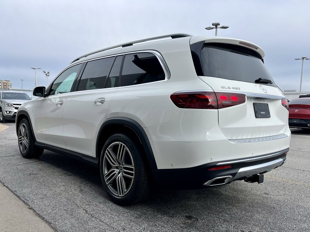 Used 2025 Mercedes-Benz GLS 450 4MATIC image 11