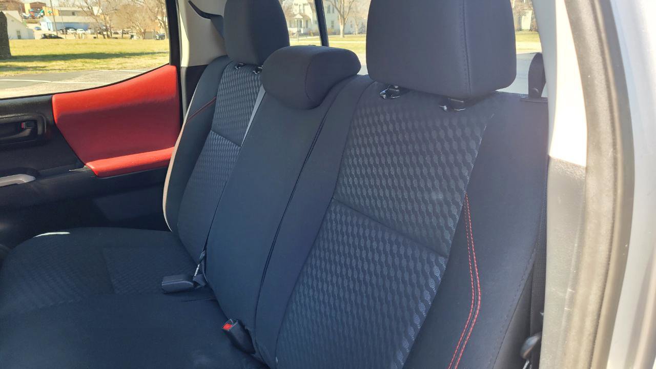 Used 2020 Toyota Tacoma SR5 AWD/4WD image 16