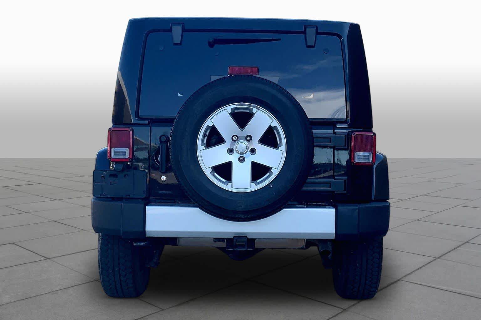 Used 2012 Jeep Wrangler Unlimited Sahara w/ Connectivity Group AWD/4WD image 4