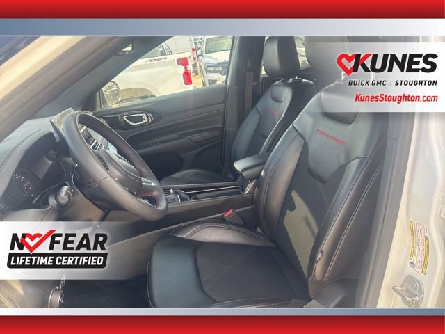 Used 2025 Jeep Compass Trailhawk AWD/4WD image 13