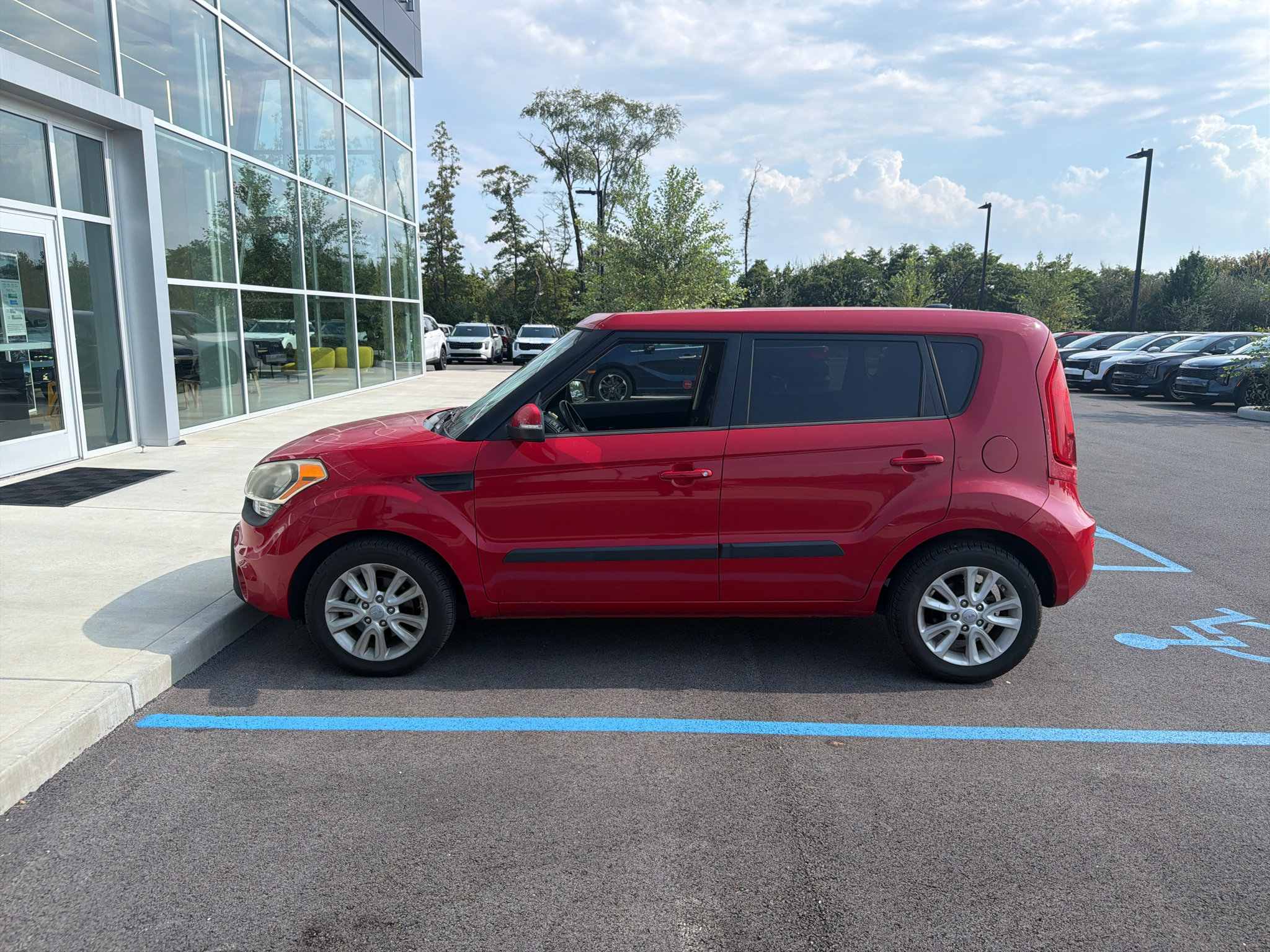 Used 2012 Kia Soul + FWD image 4