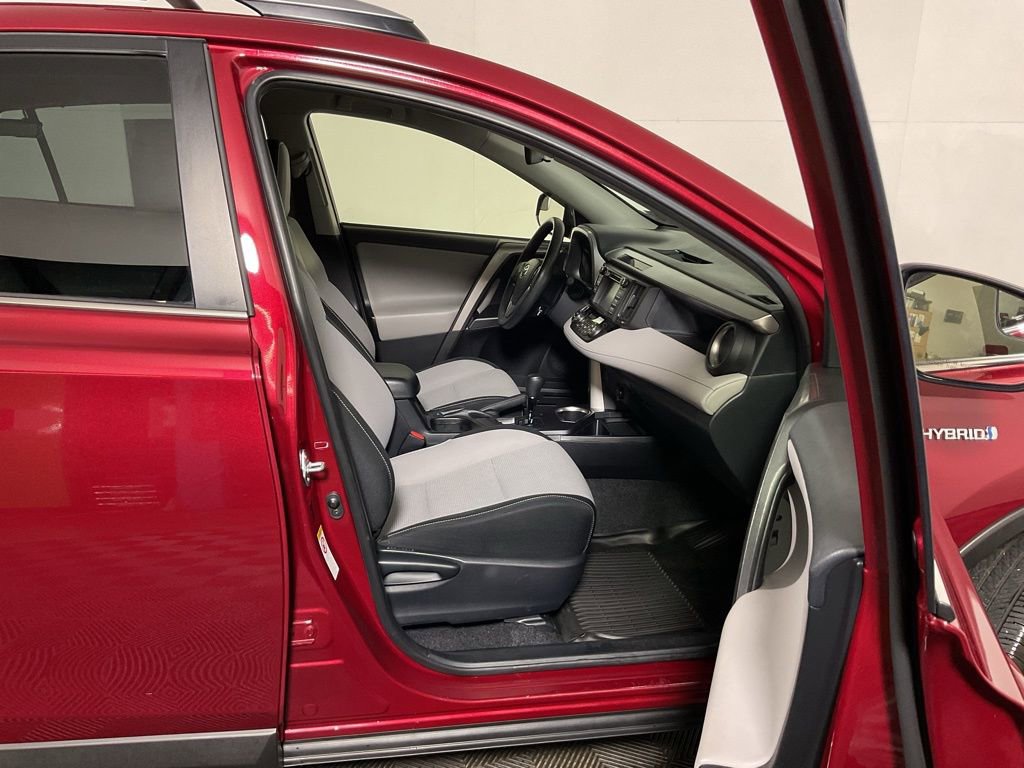 Used 2018 Toyota RAV4 LE AWD/4WD image 37