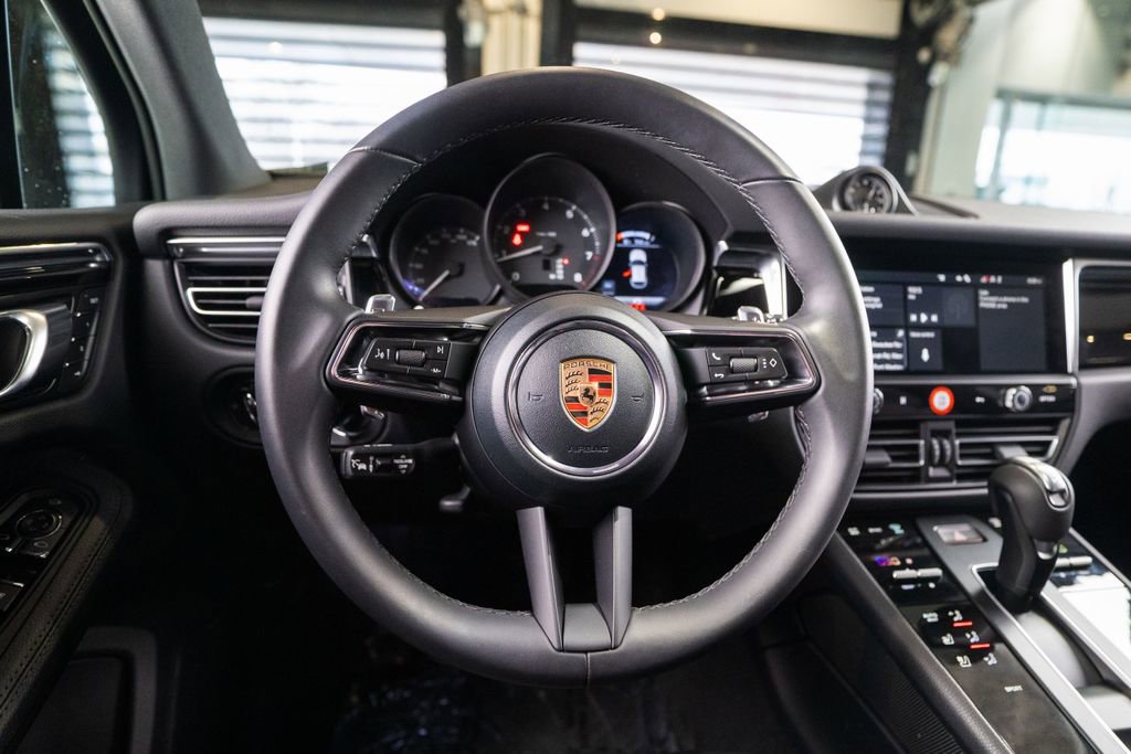 Certified 2026 Porsche Macan AWD/4WD image 32