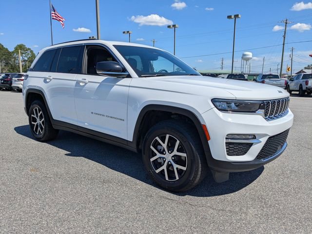 Used 2024 Jeep Grand Cherokee Limited AWD/4WD image 2