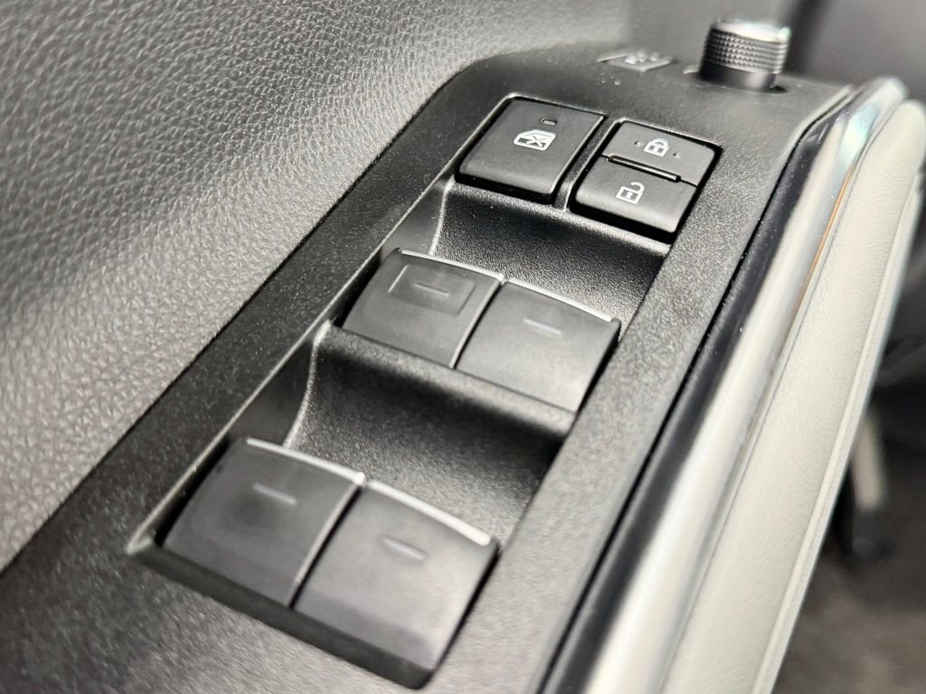 Used 2026 Toyota Highlander Platinum AWD/4WD image 21