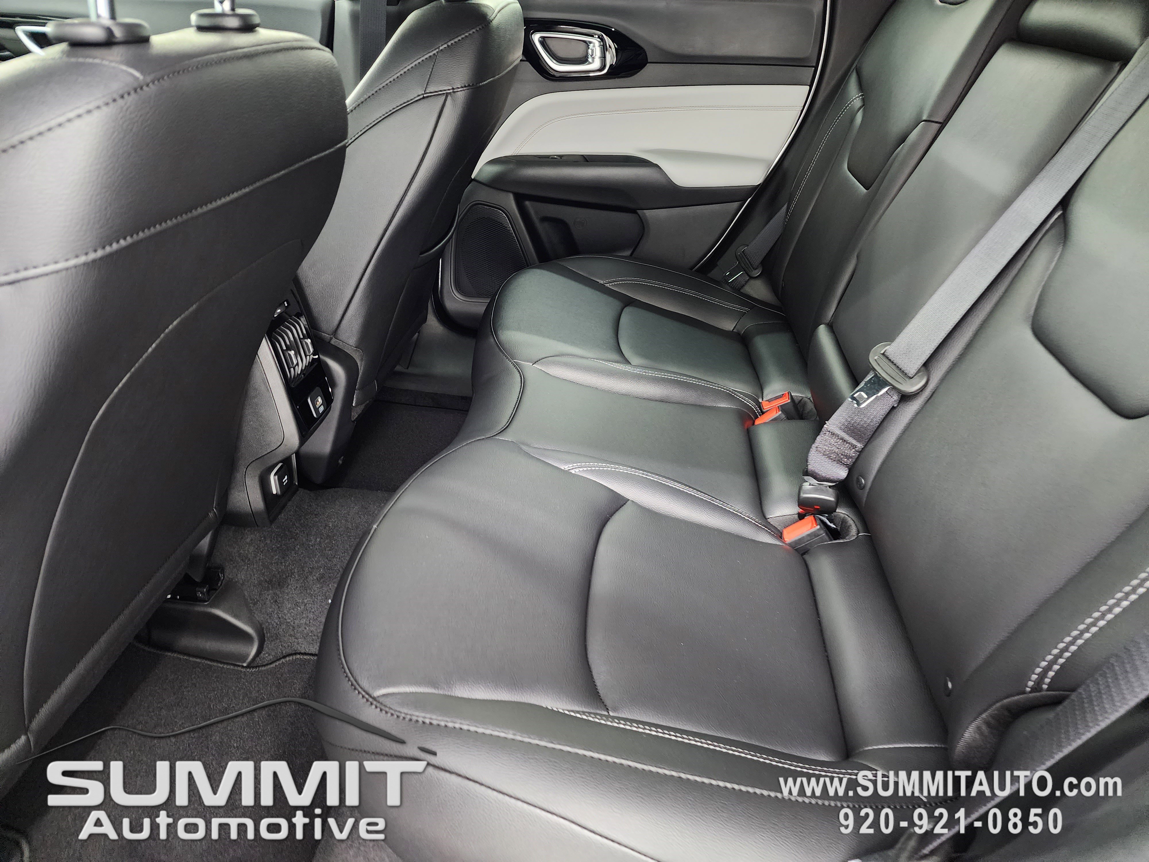 New 2026 Jeep Compass Limited w/ Sun, Sound & Navigation Group image 8