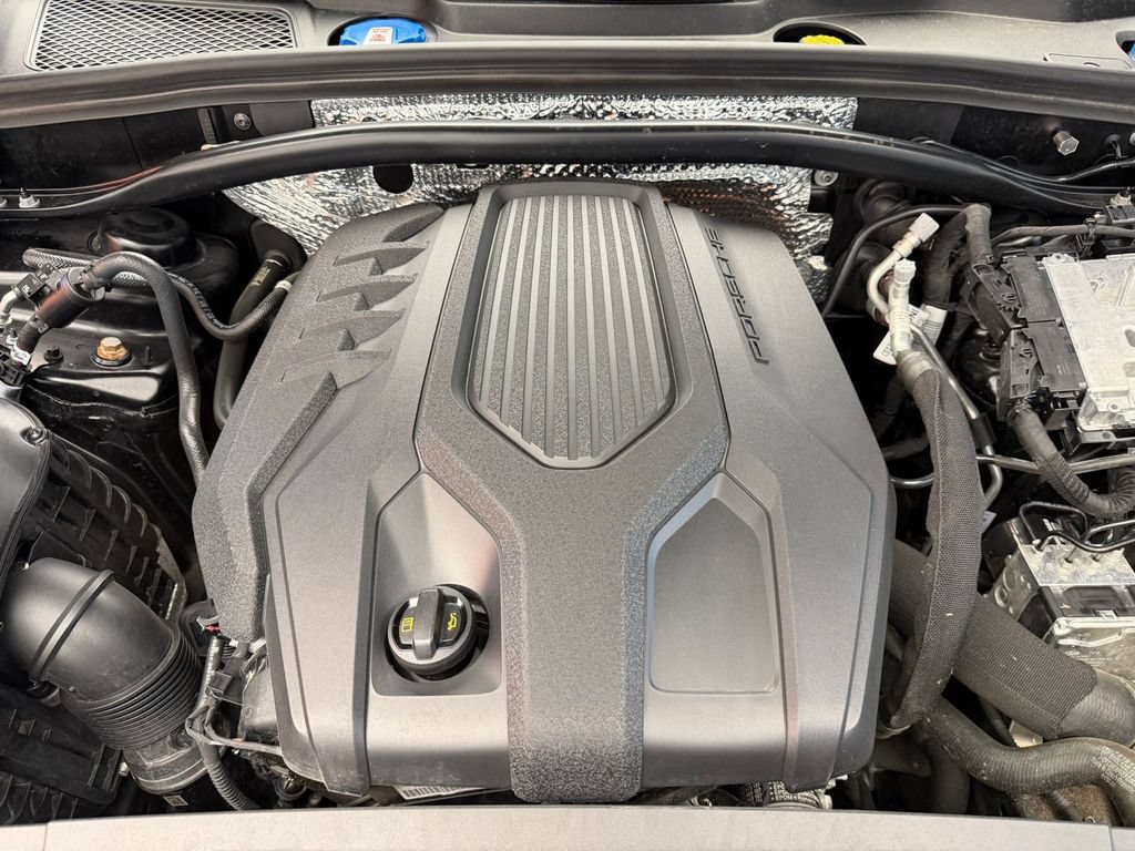 Used 2024 Porsche Macan Turbo AWD/4WD image 17
