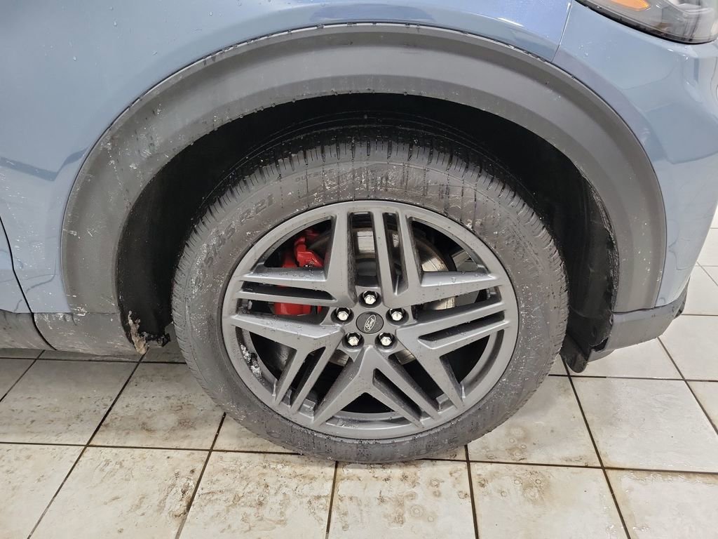 Used 2025 Ford Explorer ST image 52