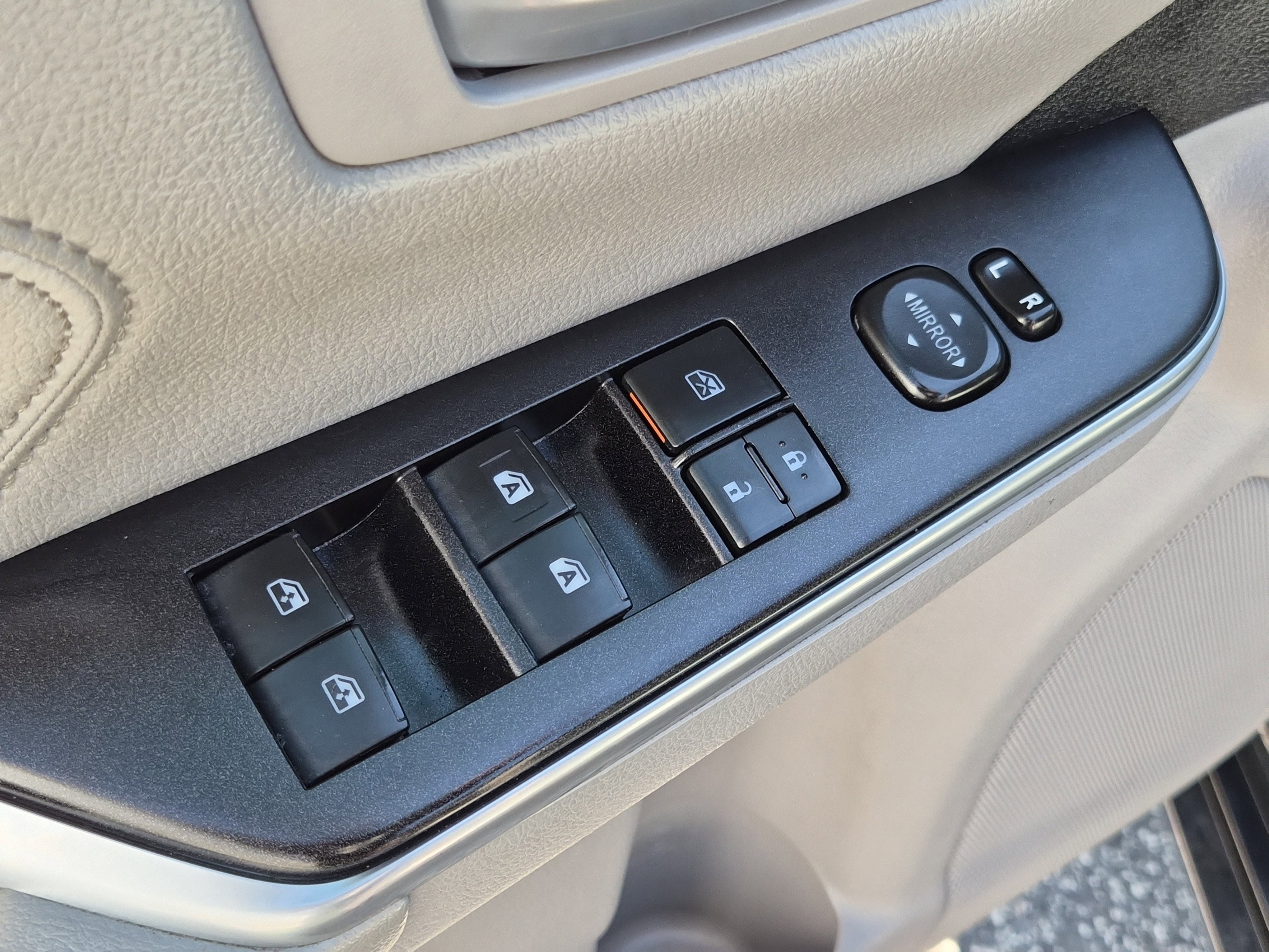 Used 2016 Toyota Camry XLE w/ Moonroof Package image 18