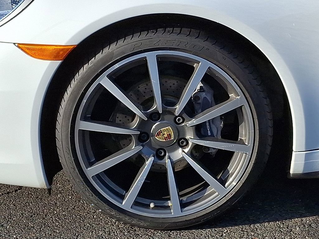 Used 2015 Porsche 911 Carrera 4 image 6