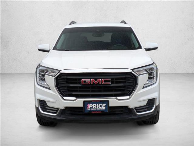 Used 2024 GMC Terrain SLE w/ Driver Convenience Package image 2