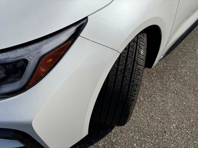 Certified 2025 Toyota Corolla SE w/ SE Premium Package FWD image 3