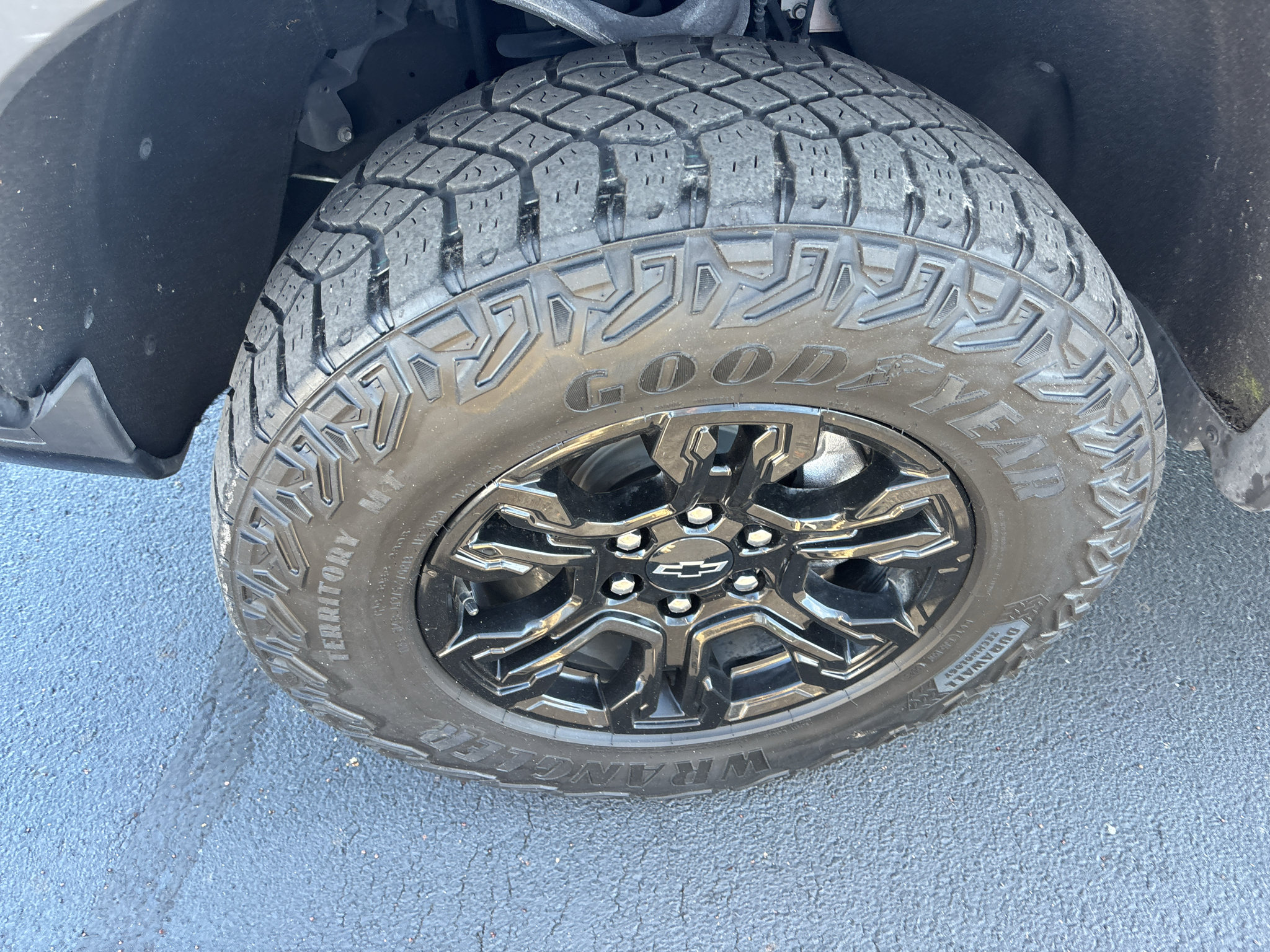 Used 2023 Chevrolet Silverado 1500 ZR2 w/ Technology Package AWD/4WD image 9