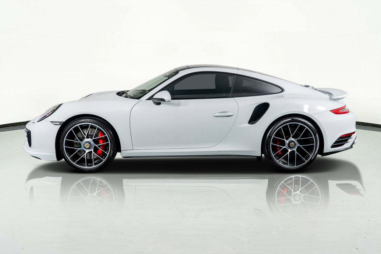 Used 2017 Porsche 911 Turbo image 16
