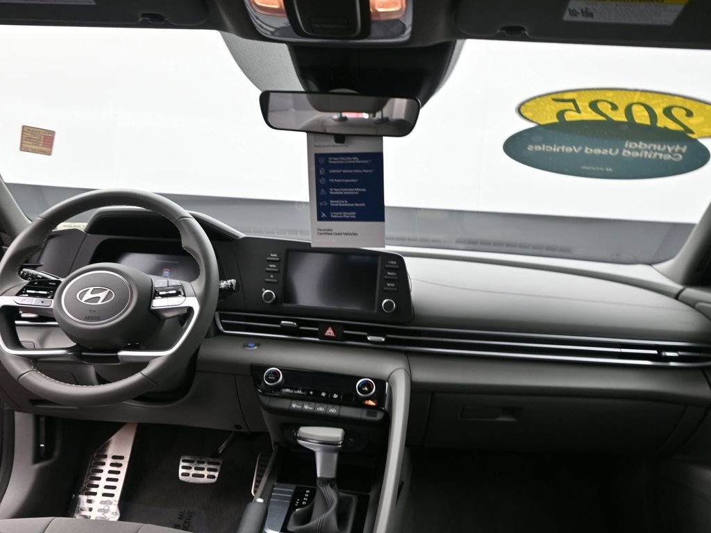 Certified 2025 Hyundai Elantra Sport image 26