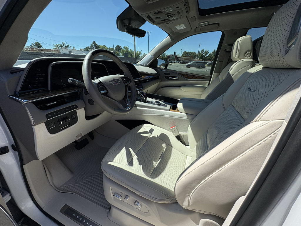 Used 2023 Cadillac Escalade Sport Platinum w/ LPO, ONYX Package AWD/4WD image 17