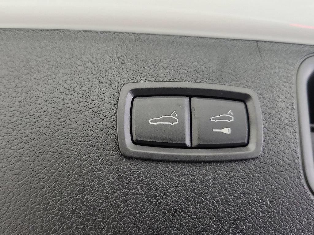 Used 2026 Porsche Macan AWD/4WD image 31