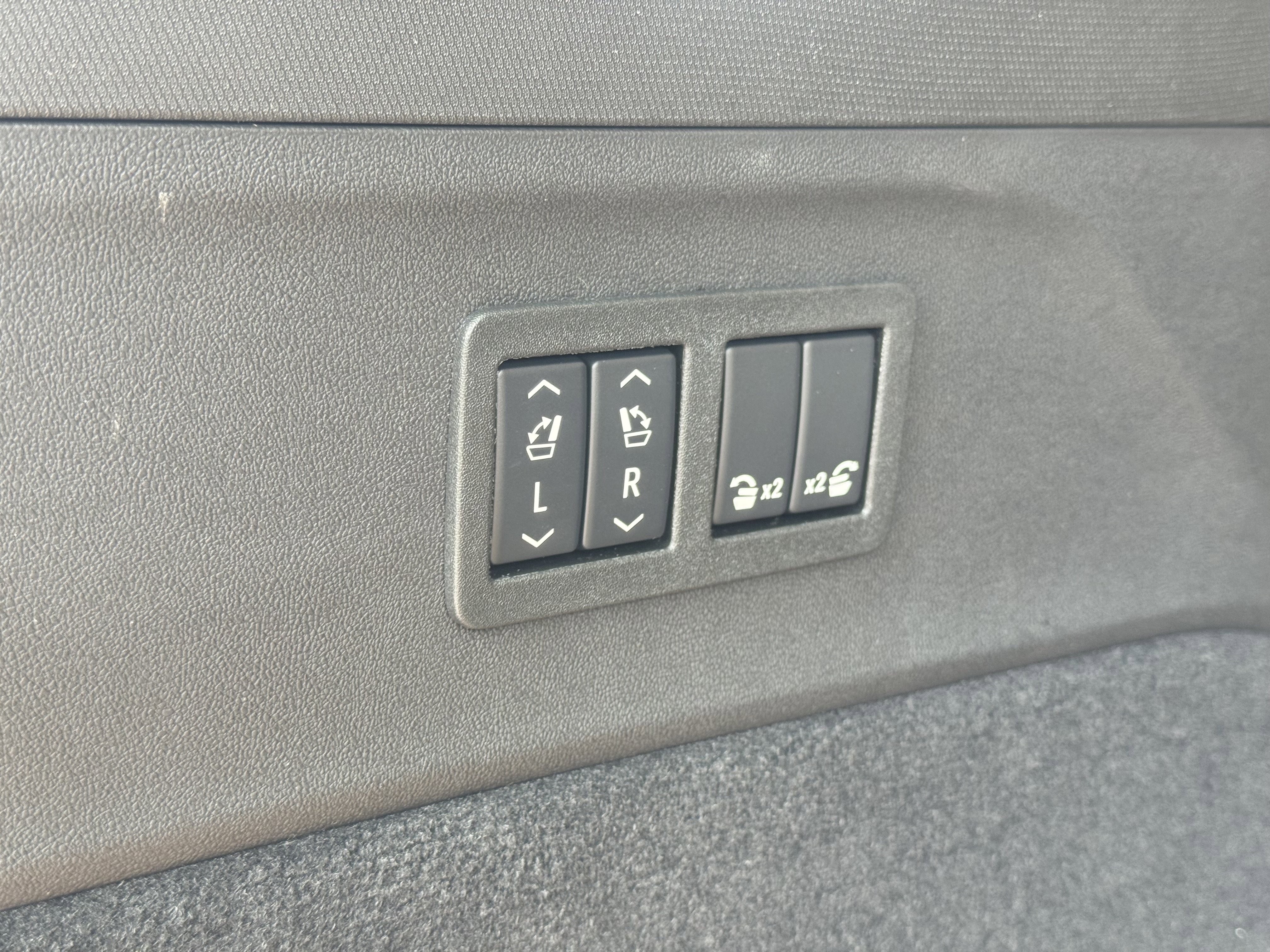 New 2025 Cadillac Escalade IQ Luxury 2 image 10