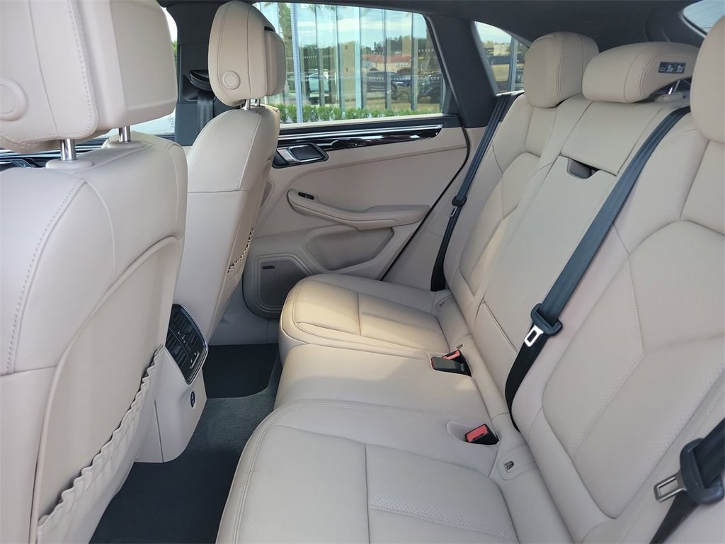 Used 2024 Porsche Macan image 16