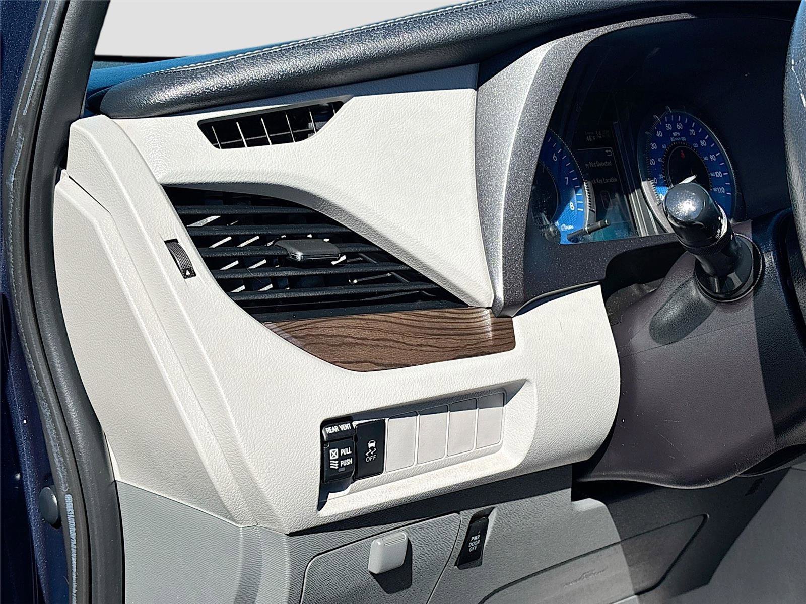 Used 2020 Toyota Sienna XLE image 10