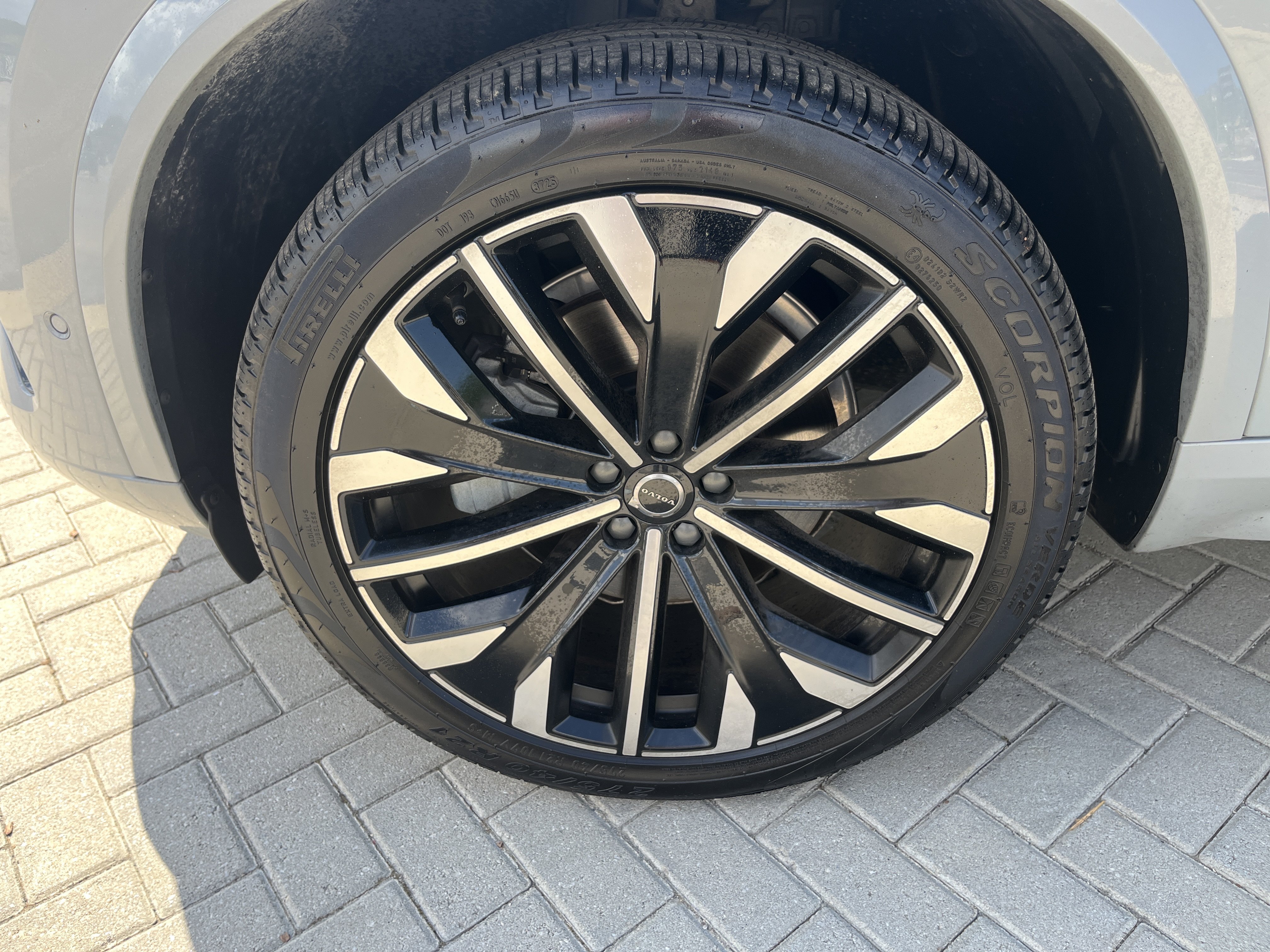 New 2026 Volvo XC90 B6 Plus w/ Protection Package Premier AWD/4WD image 25