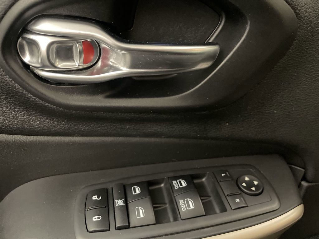 Used 2018 Jeep Cherokee Limited AWD/4WD image 17
