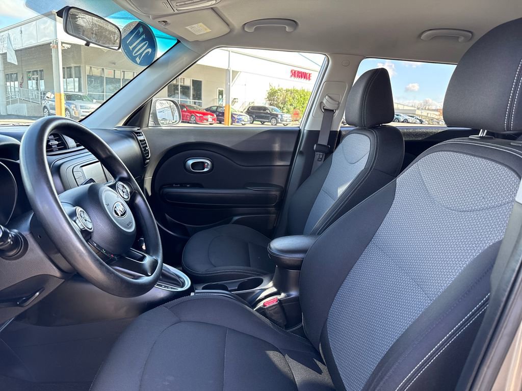 Used 2017 Kia Soul + image 16