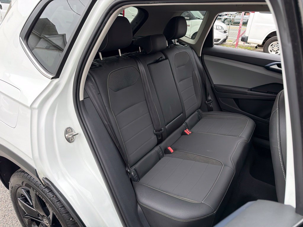 Used 2024 Volkswagen Taos SE FWD image 18