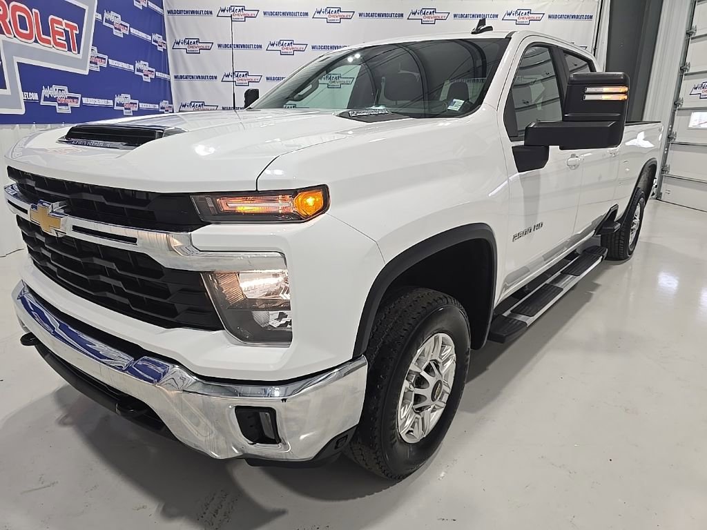 Used 2025 Chevrolet Silverado 2500 LT w/ Convenience Package image 3