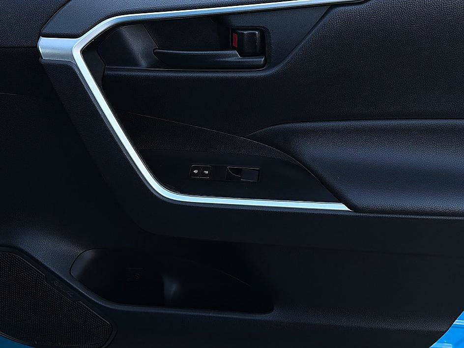 Used 2019 Toyota RAV4 LE FWD image 23